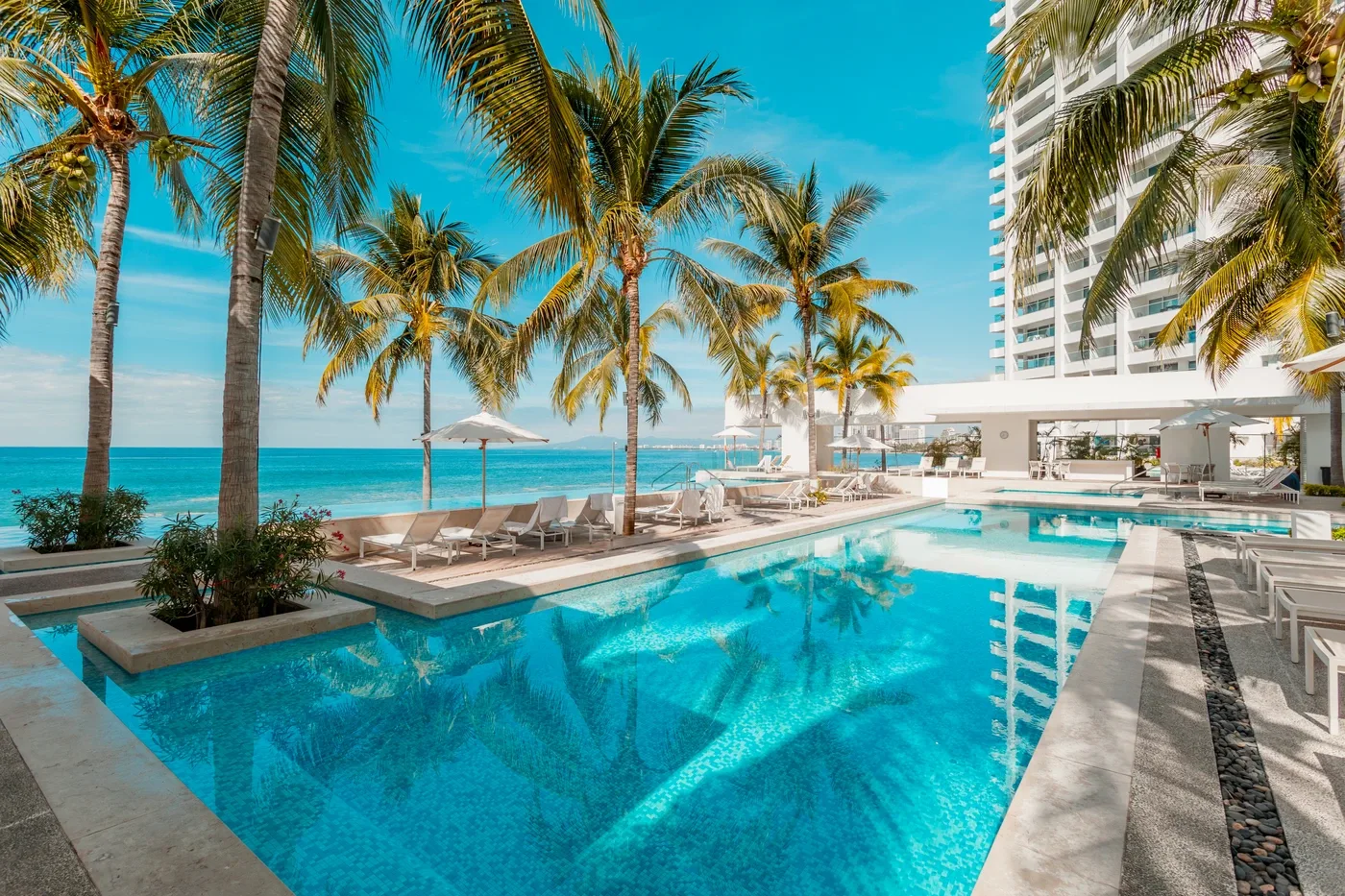 Beachfront infinity pool at Harbour 171